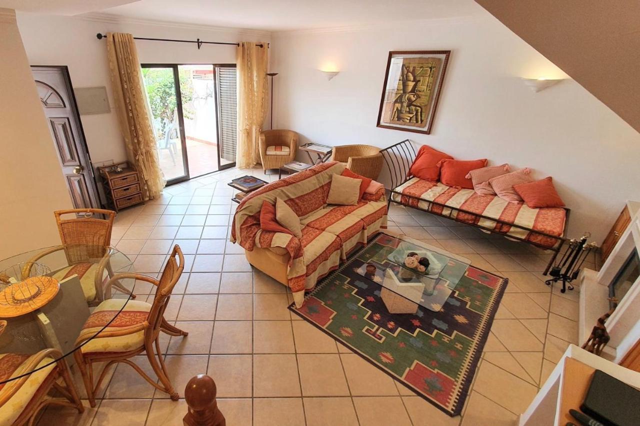 Сasa de vacaciones Lovelystay - Alto Dos Calicos 2br House With Garden
